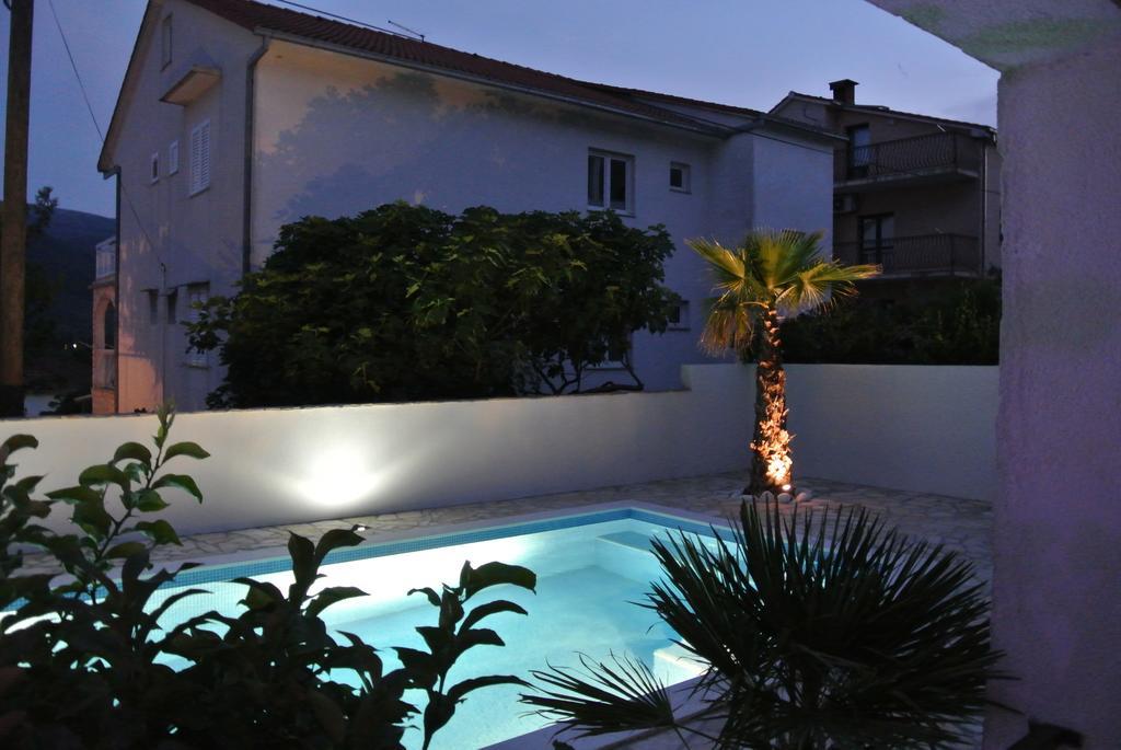 Apartments Priko Stari Grad  Pokoj fotografie
